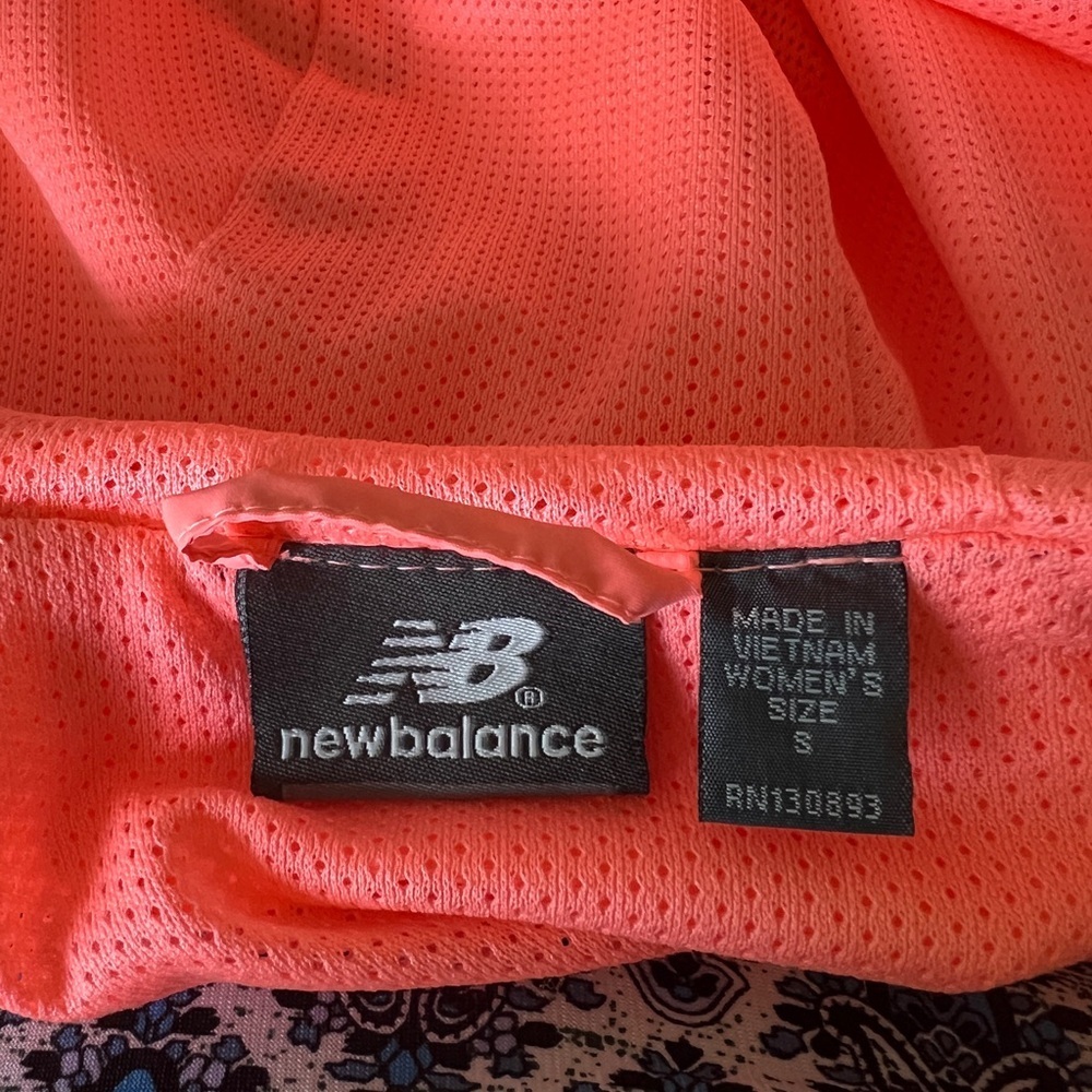 New Balance Coral Well Worn & Still Running Hooded Windbreaker Jacket - Small - Picture 16 of 16